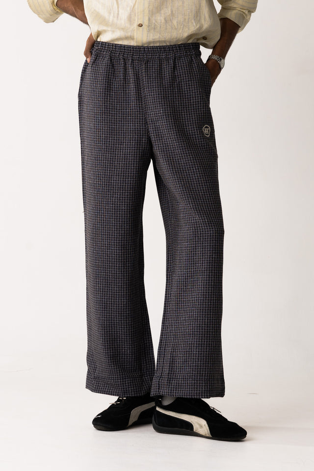 Jacquard-Woven Pants in Blue Houndstooth (5 of 5)