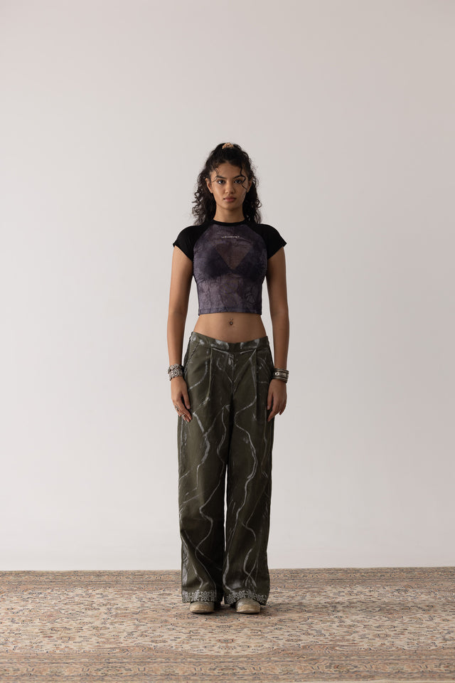 'Raat' Baby Tee in Black