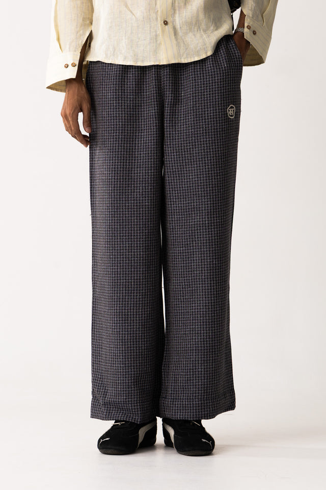 Jacquard-Woven Pants in Blue Houndstooth (5 of 5)